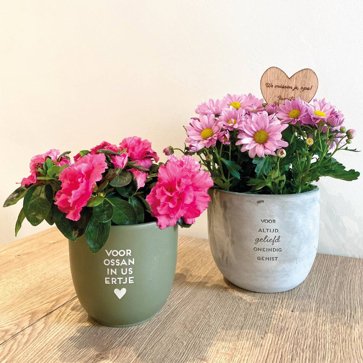 Betonnen bloempot 'voor altijd geliefd,...'