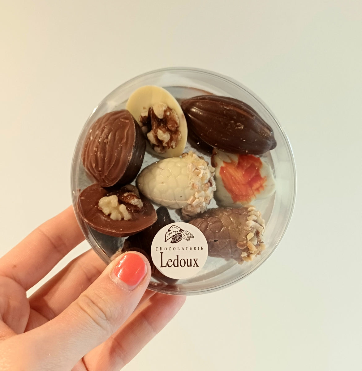 Rond doosje met 8 pralines