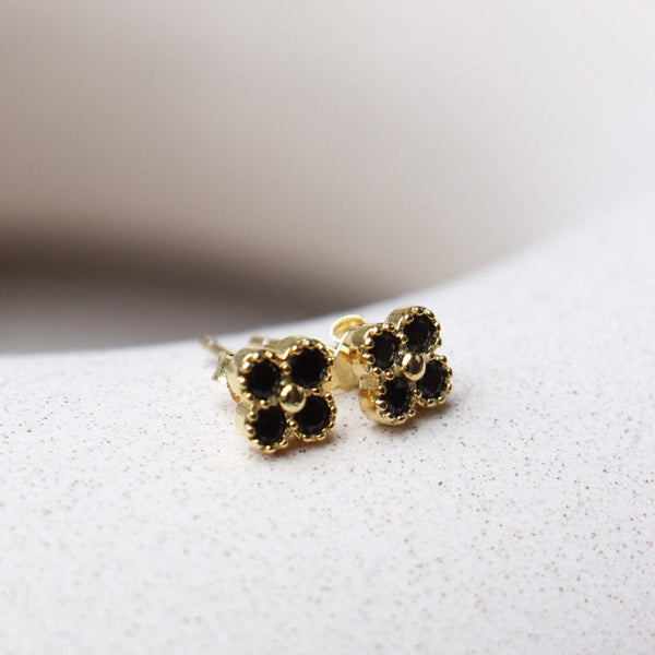 Oorbellen - black clover (enkel)