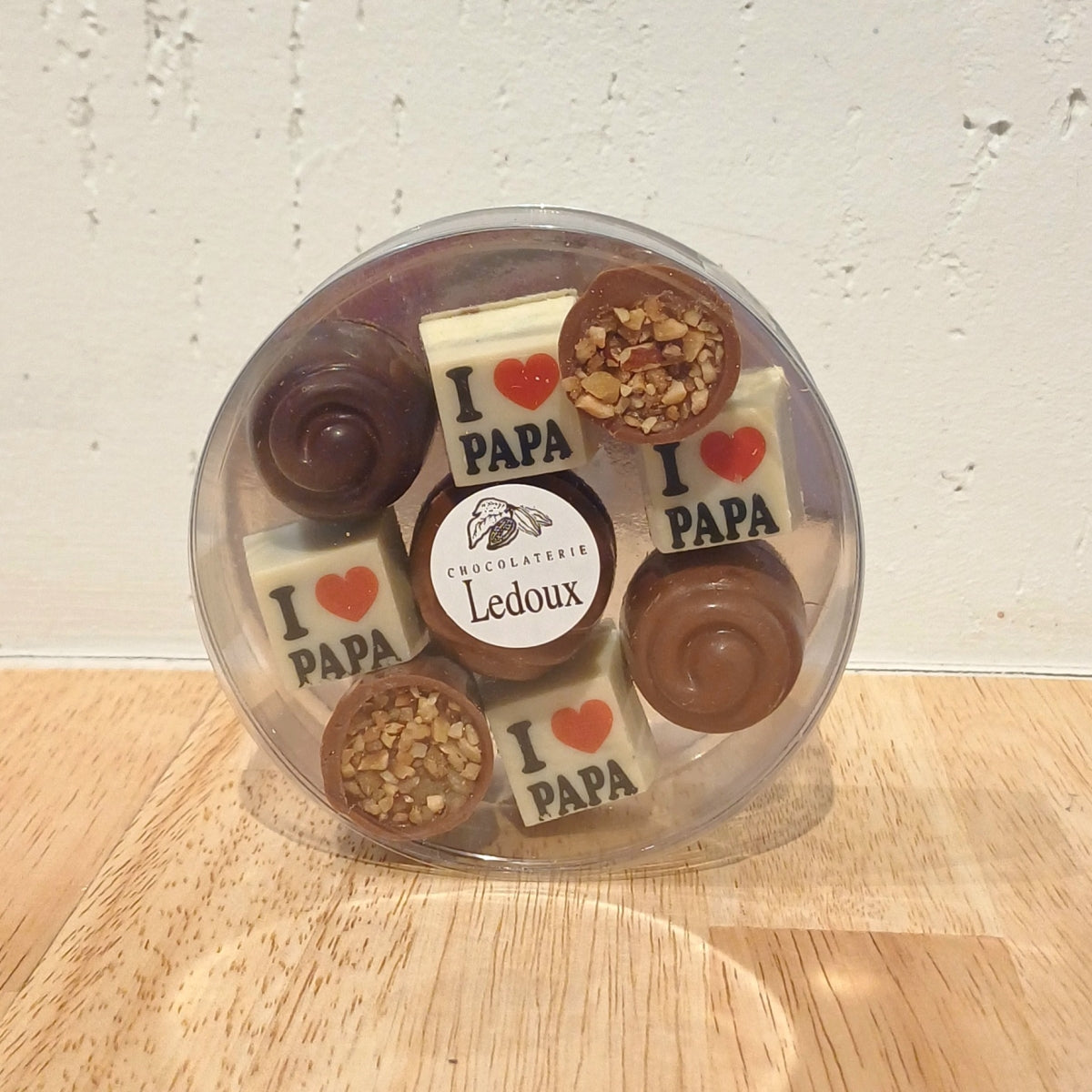 Rond doosje met 8 pralines