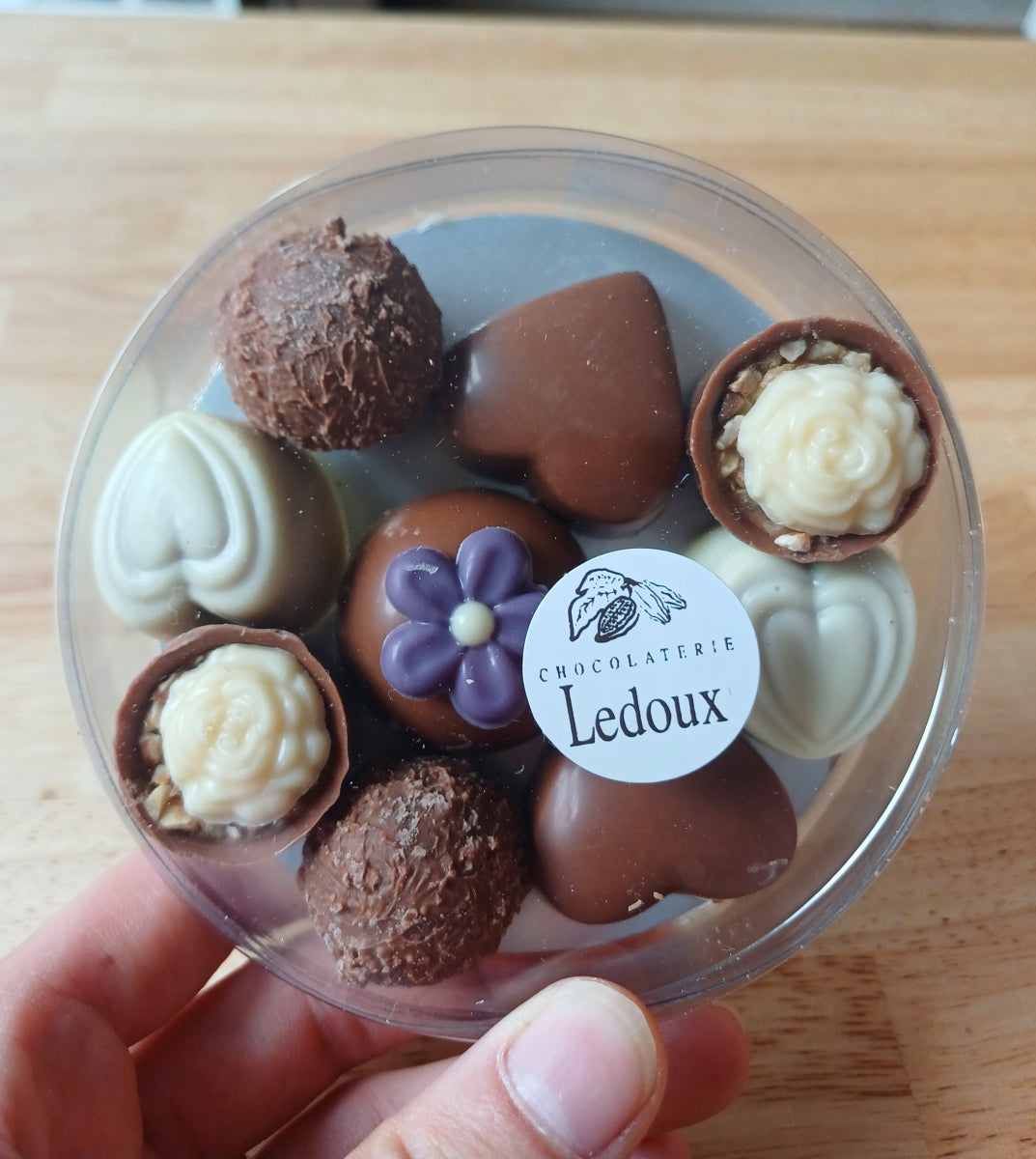 Rond doosje met 9 pralines